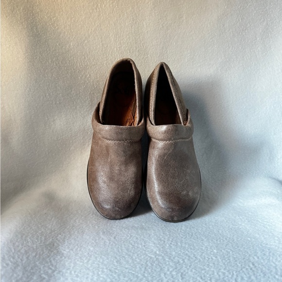 Sofft Women’s Size 7 Leather Beige Clogs - Picture 6 of 16